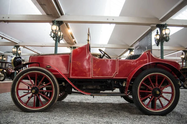 Mulhouse Fransa Haziran 2023 Otomobil Müzesinde Park Halindeki Kırmızı Retro — Stok fotoğraf