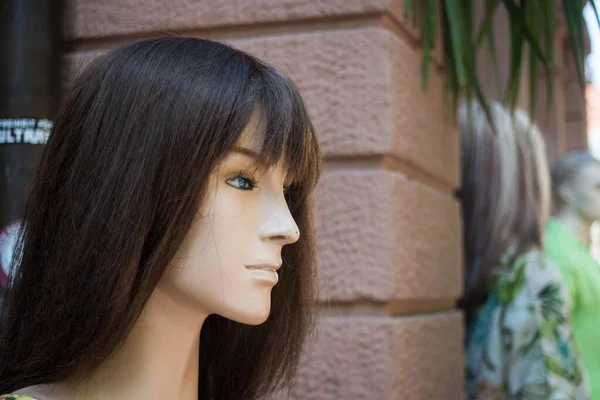 Detailní Záběr Figuríny Černými Vlasy Dámském Módním Obchodě Showroom — Stock fotografie