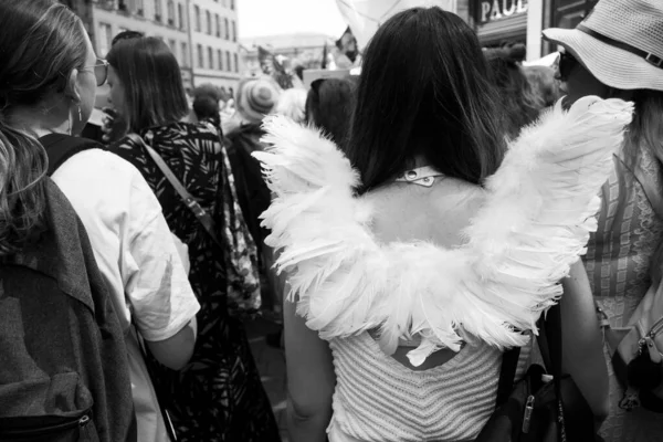 Страсбург Франция Июня 2023 Года Портрет Спине Белыми Крыльями Ангела — стоковое фото