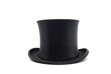 Beyaz arkaplanda siyah retro siyah şapkanın yakın çekimi 