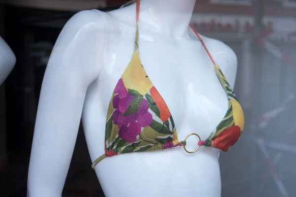 Zbliżenie Kolorowy Biustonosz Bikini Manekin Salonie Mody — Zdjęcie stockowe