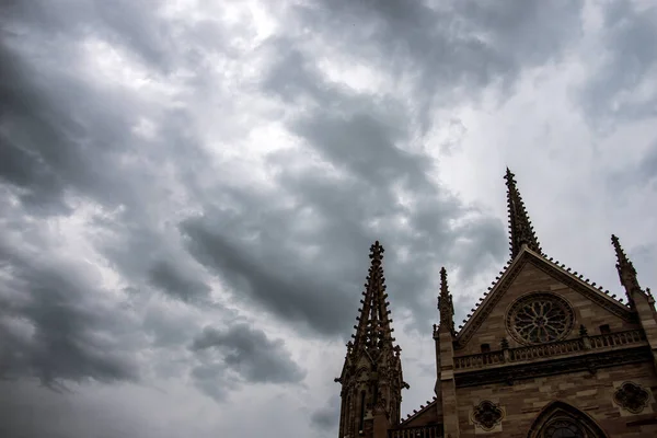 Mulhouse Fransa Daki Protestan Tapınak Cephesine Fırtınalı Bir Arka Plan — Stok fotoğraf