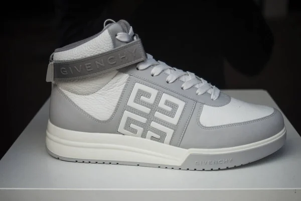 Mulhouse France Juillet 2023 Gros Plan Baskets Givenchy Grises Blanches — Photo