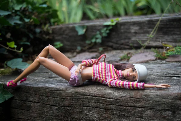 Mulhouse França Julho 2023 Retrato Boneca Barbie Morena Vestindo Roupas — Fotografia de Stock