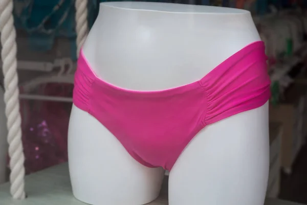 Zbliżenie Różowego Bezczelności Bikini Manekin Salonie Sklepu Modą — Zdjęcie stockowe
