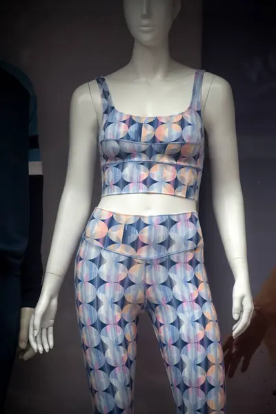 Närbild Fitness Kläder Skyltdocka Modebutik Showroom Stockfoto