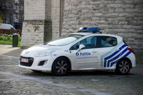 Bryssel Belgien Februari 2024 Profilvy Belgisk Polisbil Parkerad Gatan Royaltyfria Stockfoton