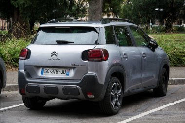 Mulhouse - Fransa - 19 Eylül 2024 - C3 hava ekipleri caddeye park etti.