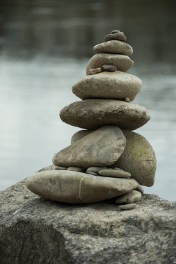 Sınır nehrinin taştan dengesi kapanıyor