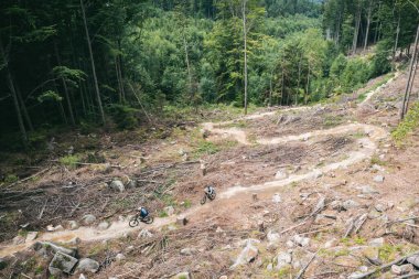 Rychlebske stezky, Rychleby denemeleri Çek Cumhuriyeti süper akış yolunda