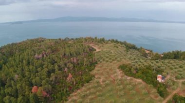 Kassandra Sithonia 'daki Paliouri Sahili' nin insansız hava aracı görüntüsü penisula Chalkidiki Yunanistan Hava aracı görüntüsü Kassandra Sithonia penisula Chalkidiki Yunanistan