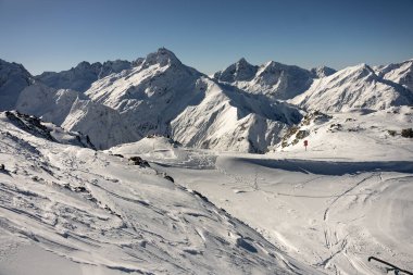 Kışın Fransız Alpleri, Fransa 'da Rhone Alpes Avrupa. Les deux alpes Karlı Alpler Avrupa 'da.