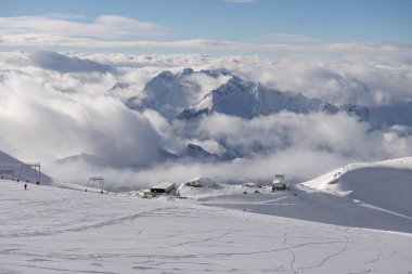 Kışın Fransız Alpleri, Fransa 'da Rhone Alpes Avrupa. Les deux alpes Karlı Alpler Avrupa 'da.