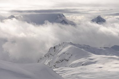 Kışın Fransız Alpleri, Fransa 'da Rhone Alpes Avrupa. Les deux alpes Karlı Alpler Avrupa 'da.