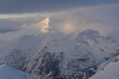 Kışın Fransız Alpleri, Fransa 'da Rhone Alpes Avrupa. Les deux alpes Karlı Alpler Avrupa 'da.