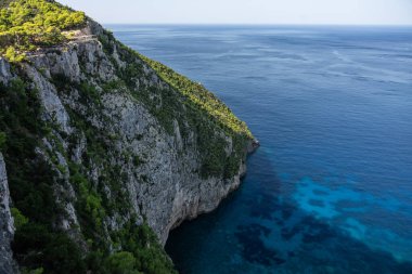 Zakinthos Yunanistan Adası 'ndaki Kambi Kayalıkları' nın bakış açısı. Yunan adasındaki güzel uçurum kıyısı. Batı Zakynthos 'un vahşi kayalıkları