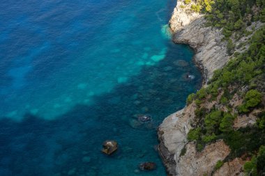 Zakinthos Yunanistan Adası 'ndaki Kambi Kayalıkları' nın bakış açısı. Yunan adasındaki güzel uçurum kıyısı. Batı Zakynthos 'un vahşi kayalıkları