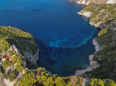 Zakinthos Yunanistan Adası 'ndaki Kambi Kayalıkları' nın bakış açısı. Yunan adasındaki güzel uçurum kıyısı. Batı Zakynthos 'un vahşi kayalıkları