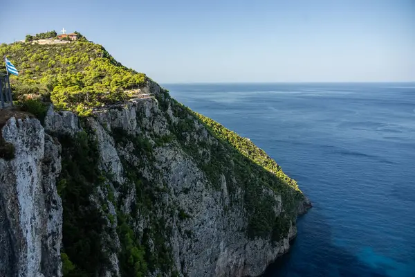 Zakinthos Yunanistan Adası 'ndaki Kambi Kayalıkları' nın bakış açısı. Yunan adasındaki güzel uçurum kıyısı. Batı Zakynthos 'un vahşi kayalıkları