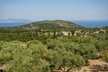 Manzaralı Cape Skinari Kefalonia, Zakynthos 'a gidiyor. Yunanistan, Zakynthos, Zakynthos Adası Kuzey Burnu 'ndaki Skinari deniz fenerine giden yol
