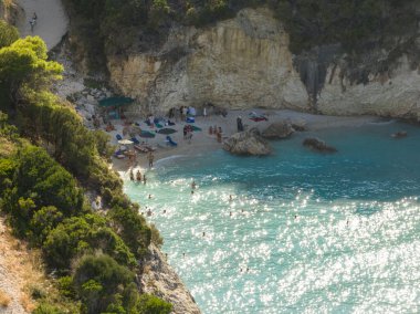 Xigia Sahili 'nin insansız hava aracı görüntüsü - doğal sülfür kaplıcası. Yunanistan 'ın Zakynthos kentindeki Xigia Sahili ve Sülfür Kaplıcası 