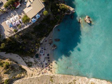 Xigia Sahili 'nin insansız hava aracı görüntüsü - doğal sülfür kaplıcası. Yunanistan 'ın Zakynthos kentindeki Xigia Sahili ve Sülfür Kaplıcası 