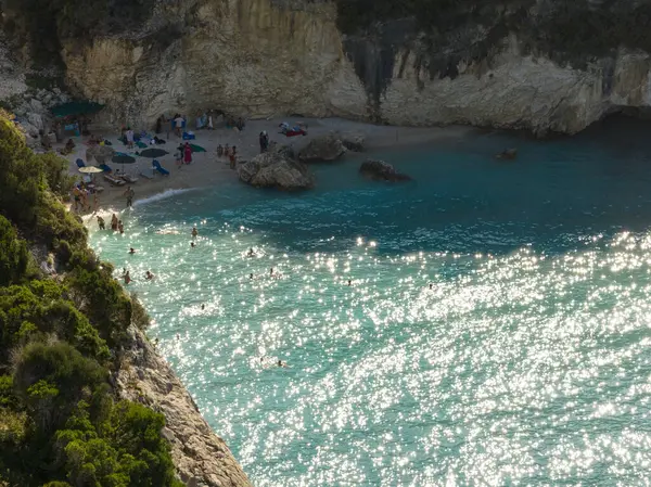 Xigia Sahili 'nin insansız hava aracı görüntüsü - doğal sülfür kaplıcası. Yunanistan 'ın Zakynthos kentindeki Xigia Sahili ve Sülfür Kaplıcası 