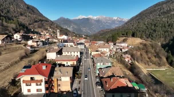Вид Воздуха Город Доломитовых Альпах Италии Итальянский Горный Городок Бергуццо — стоковое видео