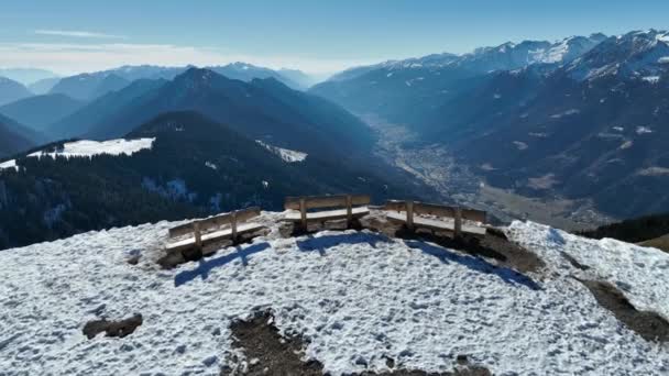 Luchtdrone Winterzicht Dolomieten Alpen Italië Pinzolo Winter Zonnige Dag Paragliding — Stockvideo