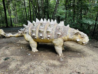 Kazimierz Sosnowiec 'teki Sajchania dinazor parkının gerçekçi figürü. Tarih öncesi yırtıcı hayvan, dinozor sevenleri cezbetmek için büyüleyici bir doğa unsuru yaratır. Sajchania dinozoru.