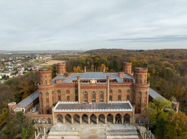  Marianna Oranska Sarayı, Kamieniec Zabkowicki 'deki sarayın Poland.Aerial görüntüsü, Aşağı Silezya Voyvoda yer alan Kamieniec Zabkowicki şehrindeki tarihi neo-gotik saray..