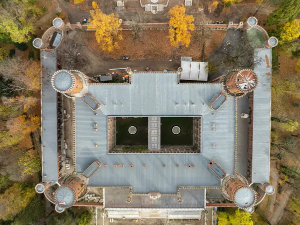  Marianna Oranska Sarayı, Kamieniec Zabkowicki 'deki sarayın Poland.Aerial görüntüsü, Aşağı Silezya Voyvoda yer alan Kamieniec Zabkowicki şehrindeki tarihi neo-gotik saray..