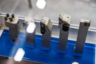 Kaplamalı karpit kesme aletleri mekanik bağlanma ile. Torna tezgahı için ekipman. Metal kesme ekipmanları. cnc makineleri için araçlar.