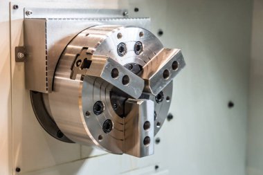 Cnc makinesi. CNC torna makinesi ya da dönme makinesi. Aletler ve Chuck ile sayısal kontrol makinesi çevirmek. Bir CNC makinesinin iç görüntüsü. CNC Torna İç mimarisi.