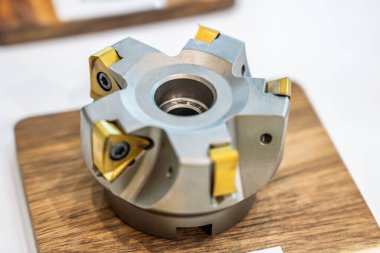 Yüz değirmenciliği düz kare karpit son değirmeni aletleri. CNC makinesi için kesici. CNC dönüşleri ve değirmen makineleri için kesme aracı. İçindekileri keserek işleme materyallerine yönel.