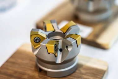 Yüz değirmenciliği düz kare karpit son değirmeni aletleri. CNC makinesi için kesici. CNC dönüşleri ve değirmen makineleri için kesme aracı. İçindekileri keserek işleme materyallerine yönel.