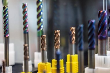 Düz ya da kare karpit son değirmeni aletleri. CNC dönüşleri ve değirmen makineleri için kesme aracı. Torna ve değirmen makinelerinde makine yapmak için aletler. Sayısal makinelerdeki makineler için değirmenlerin sonu