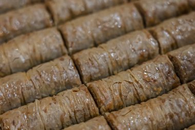 Baclava katmanlı hamur tatlısı fileto hamur işi, doğranmış fındık ile doldurulmuş, şurup veya bal ile tatlandırılmış. Baclava veya pakhlava Osmanlı, Arap, Farsça ve Yunan mutfağının tatlı hamur işleri.