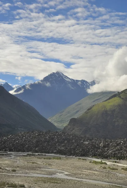 Vista Montanhas Cobertas Com Nuvens Pico Com Rio Bhaga Darcha — Fotografia de Stock