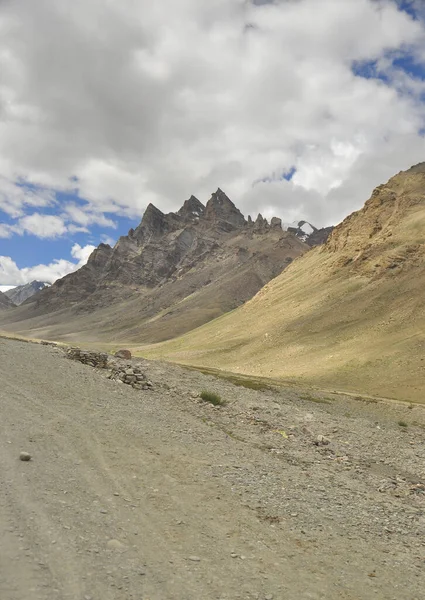Hermosa Vista Las Montañas Afiladas Camino Darcha Padum Carretera Ladakh —  Fotos de Stock
