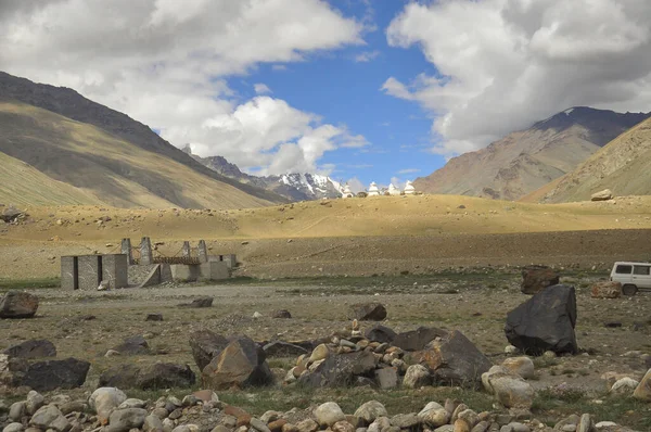Szcenírozott Kilátás Száraz Hegyek Gleccser Felhők Égen Ladakh India — Stock Fotó
