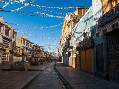 Ladakh, Hindistan - 18 Haziran 2022: Leh Pazarı, 15. yüzyıla dayanan turizm ve antik pazarın en çok ziyaret ettiği yer