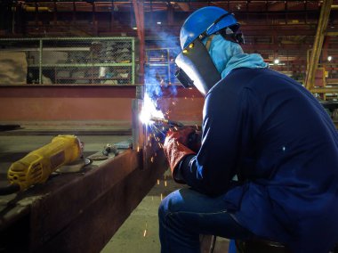 Kaynakçı Yeterlilik Testi (WQT) Fabrikada Kaynağa Başlamadan önce, İşlem Akımı Cored Arc Welding (FCAW) ile.