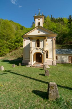 Jalsova 'daki Madenci Kilisesi. Hodrusa Hamre köyündeki Katolik kilisesi. Slovakya.
