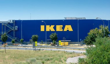 Bratislava, Slovakya - 4 Ağustos 2022: IKEA mobilya perakende mağazası. IKEA, 2008 yılından bu yana dünyanın en büyük mobilya perakendecisi ve mobilya tasarımı ve satışları yapıyor..