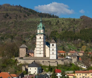 İlkbaharda Kremnica şehir kalesinde. Kremnica. Slovakya.