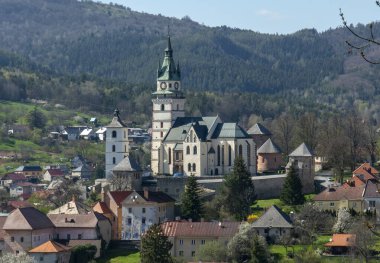 İlkbaharda Kremnica şehir kalesinde. Kremnica. Slovakya.