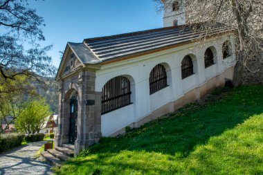 İlkbaharda Kremnica şehir kalesinde. Kremnica. Slovakya.