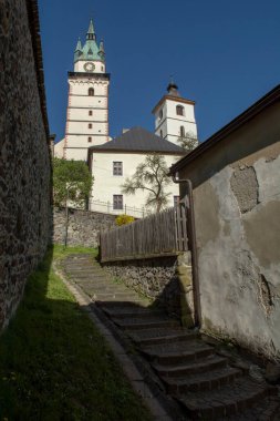 İlkbaharda Kremnica şehir kalesinde. Kremnica. Slovakya.