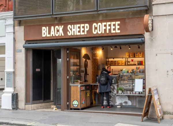 Лондон Великобритания Мая 2023 Года Black Sheep Coffee Shop Обслуживание — стоковое фото
